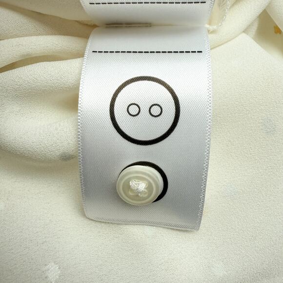 UNTUCKit Sabrina Cream Gold Foil Dot Pleated Button Front Blouse Women’s Size 6 - Picture 14 of 14